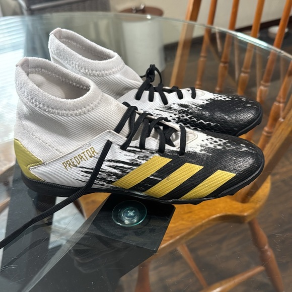 Adidas Predator Men's 4.5 Soccer Cleats Black White Gold FW9220 - Picture 2 of 12